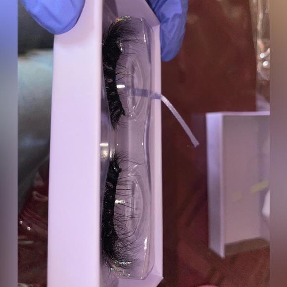 *RARE* A Deluxe Cosmetics “Glitz” Lash - Picture 3 of 5